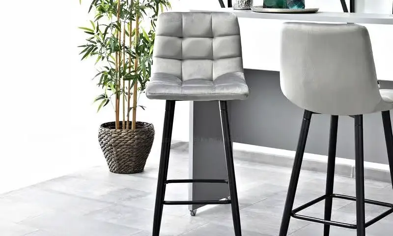 Hokery szare - elegancja i komfort, które odmienią Twoje wnętrze