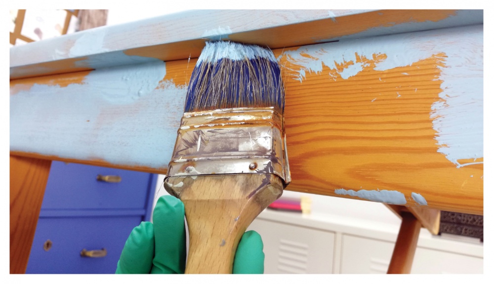 Jaką farbą pomalować meble? Przewodnik, który pomoże Ci wybrać najlepszą opcję i stworzyć piękne wnętrza