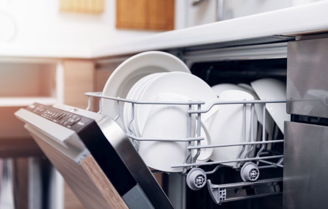 Jaka zmywarka najlepsza? Sprawdź ranking, funkcje i porady, by wybrać idealną do Twojej kuchni!