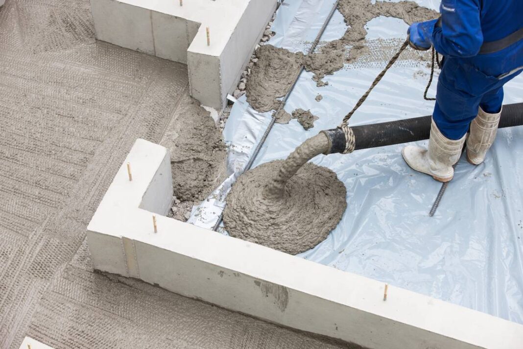 Jaki beton na fundament? kompleksowy przewodnik po wyborze klasy i parametrów