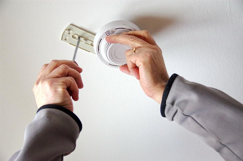 Jaki czujnik czadu i gazu? Poradnik, który zapewni Ci spokój