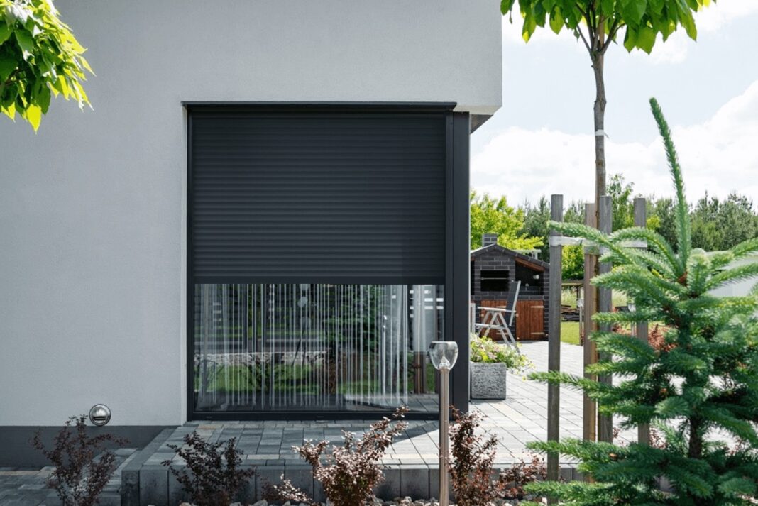 Jakie rolety na drzwi tarasowe przesuwne? Kompleksowy przewodnik po ich doborze