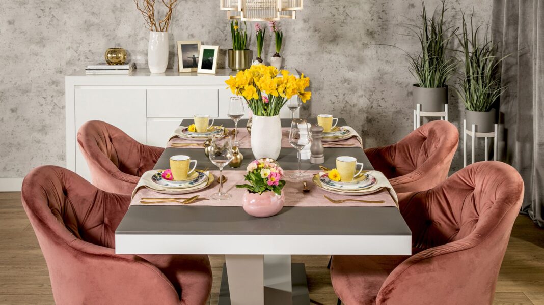 Krzesła welurowe brudny róż - modny wybór do wnętrz w różnych stylach